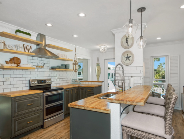 Fort Myers Beach Vacation Rental - Spacious 6 Bedroom Coastal Retreat Near Beach